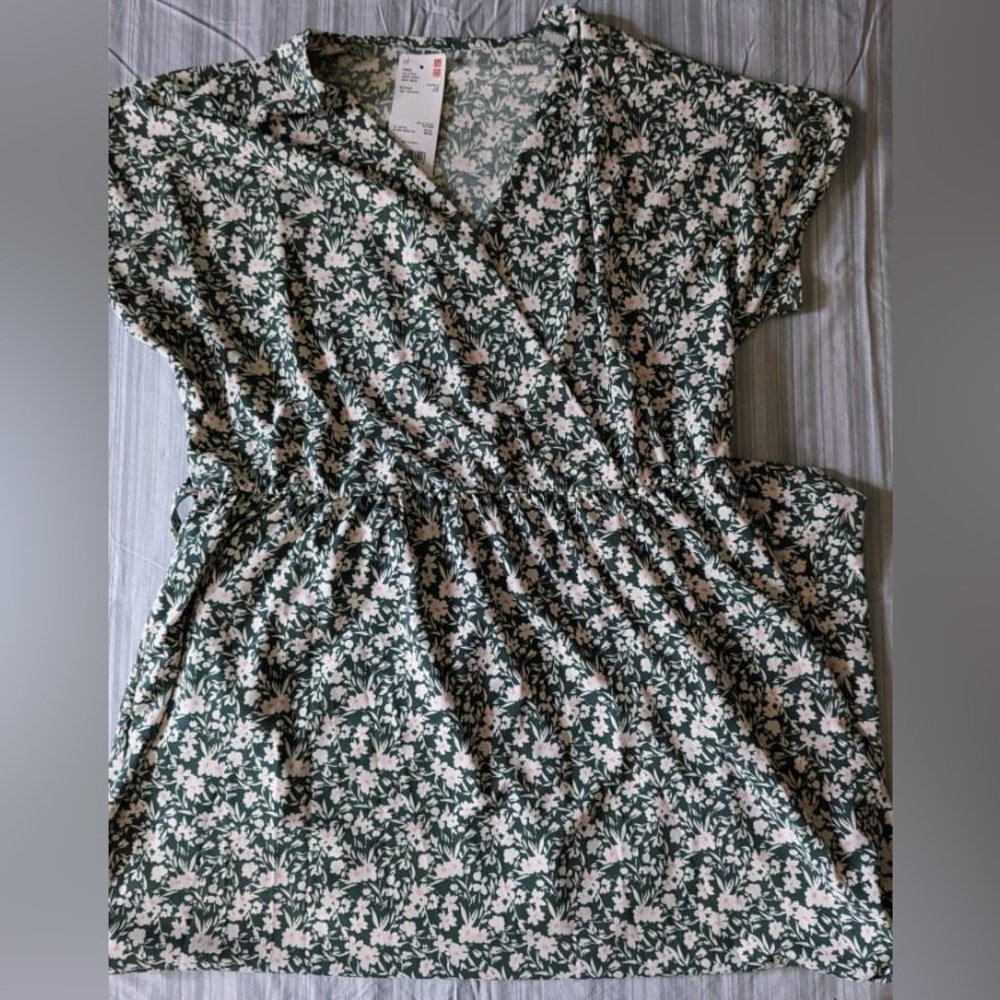 Uniqlo Women’s crepe jersey wrap dress